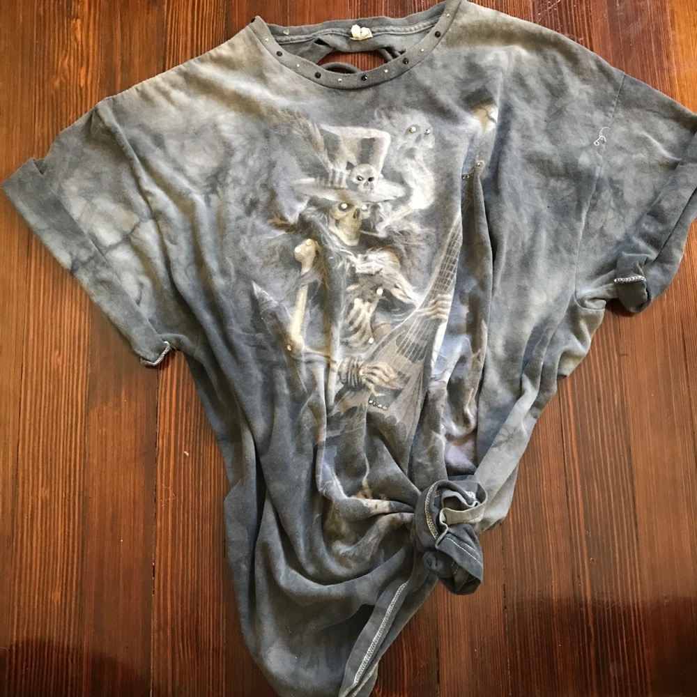 ✂️ r e s t y l e d || smoke skull studded tee ✂️
